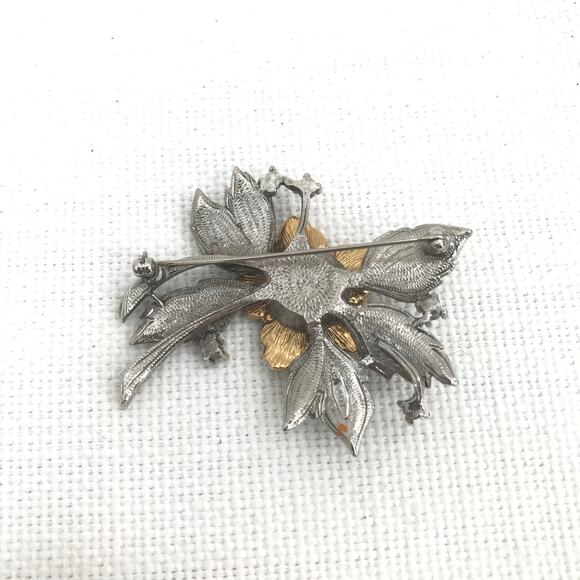 Gorgeous silver Avon Faux Pearl Rhinestone Enamel Floral Brooch Pin HOLIDAY - Picture 3 of 4